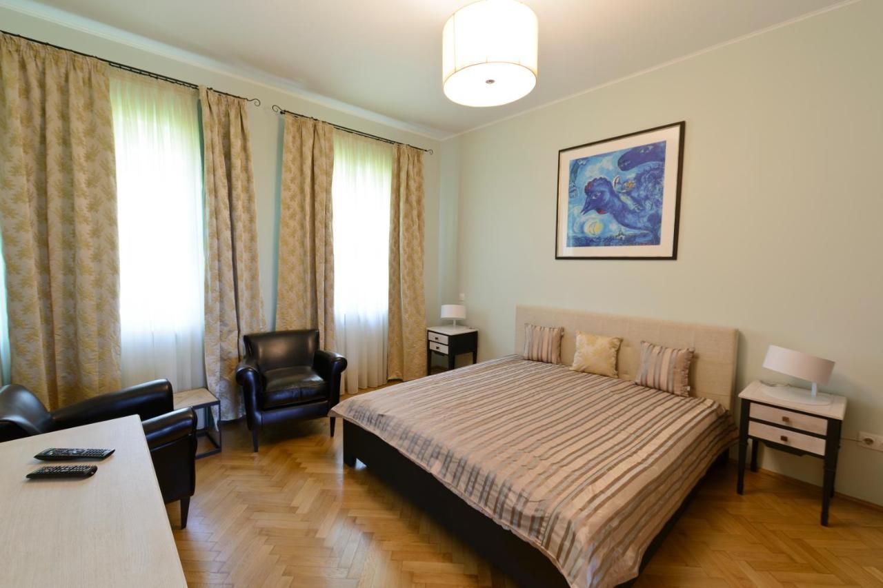 Pensiunea Elphin Târgu-Mureş Exteriör bild